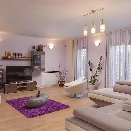 Eleven-bedroom Holiday In Volme Tatil Evi *