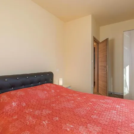 Eleven-bedroom Holiday In Volme *
