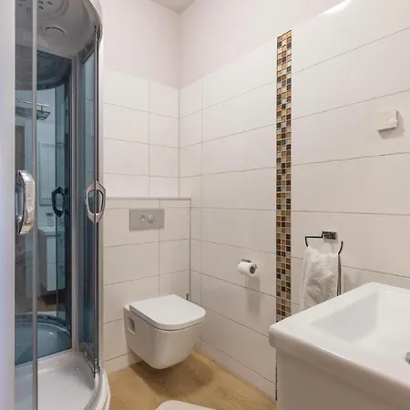 Eleven-bedroom Holiday In Volme * Banjole