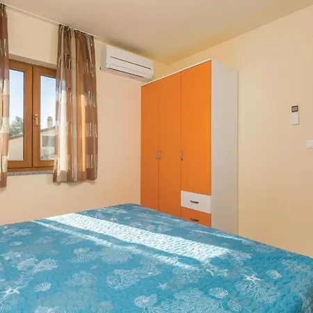 Eleven-bedroom Holiday In Volme