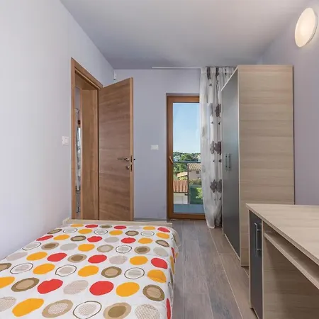Eleven-bedroom Holiday In Volme Tatil Evi Banjole