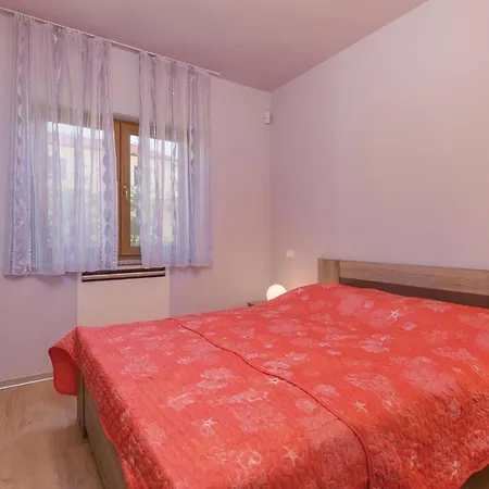 Eleven-bedroom Holiday In Volme Tatil Evi Banjole