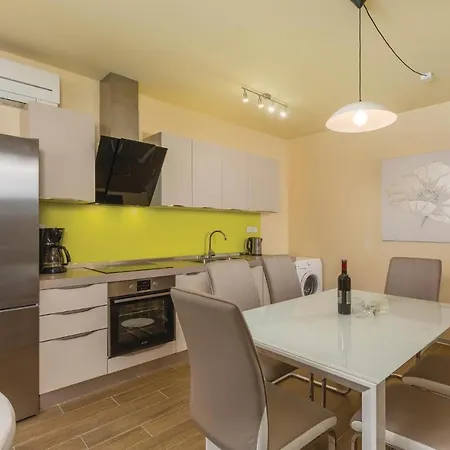 Eleven-bedroom Holiday In Volme *