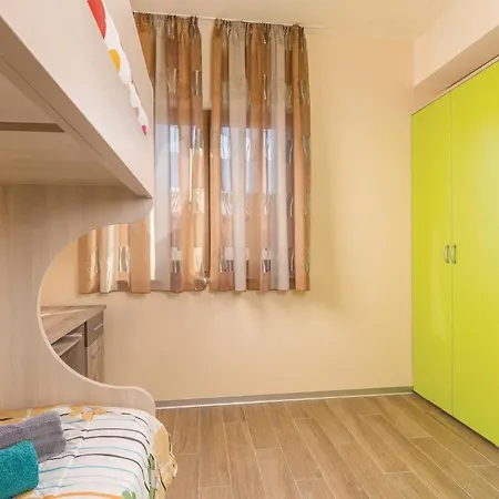 Tatil Evi Eleven-bedroom Holiday In Volme Banjole