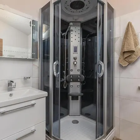 Eleven-bedroom Holiday In Volme Tatil Evi Banjole