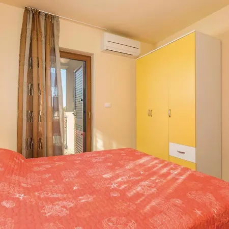 Eleven-bedroom Holiday In Volme *