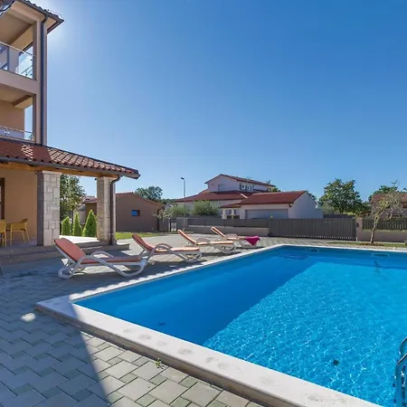 Eleven-bedroom Holiday In Volme Tatil Evi Banjole