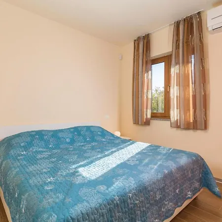 Eleven-bedroom Holiday In Volme Tatil Evi Banjole