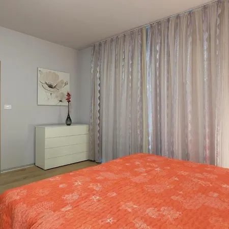 Eleven-bedroom Holiday In Volme *