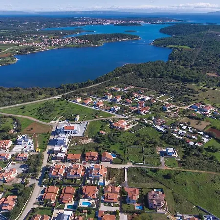 Eleven-bedroom Holiday In Volme *