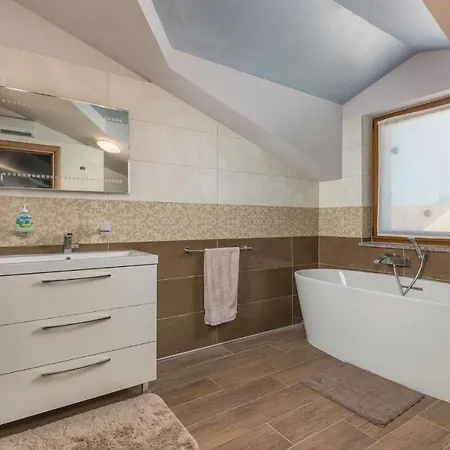 Eleven-bedroom Holiday In Volme Tatil Evi Banjole