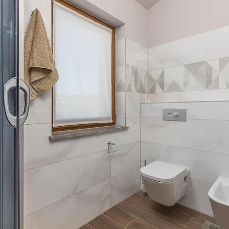 Eleven-bedroom Holiday In Volme *